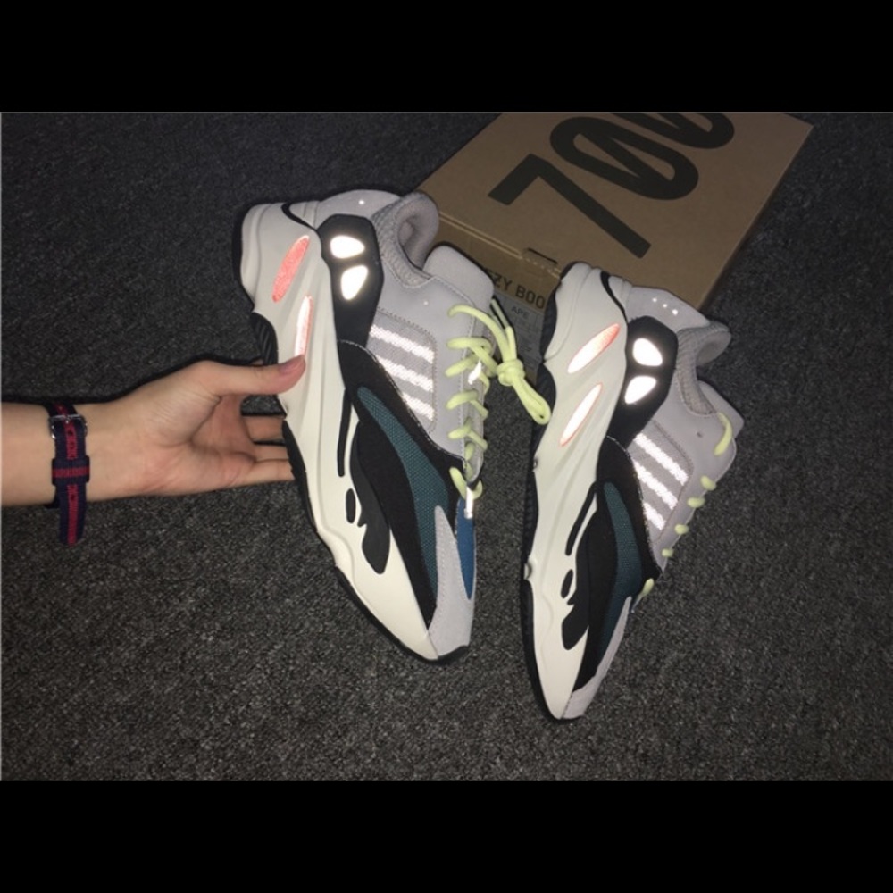 Wave runner sneakers yzy 9.5 men’s